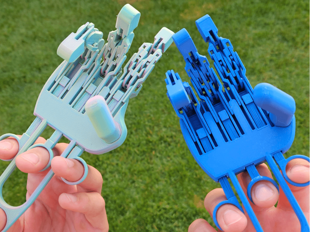 Mechanical Hand – Four-Finger Moving Hand Toy