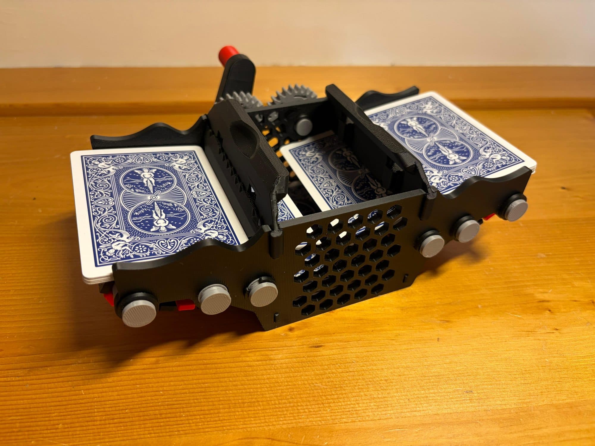 Card Shuffler – No Screw, No Glue Game Night Tool