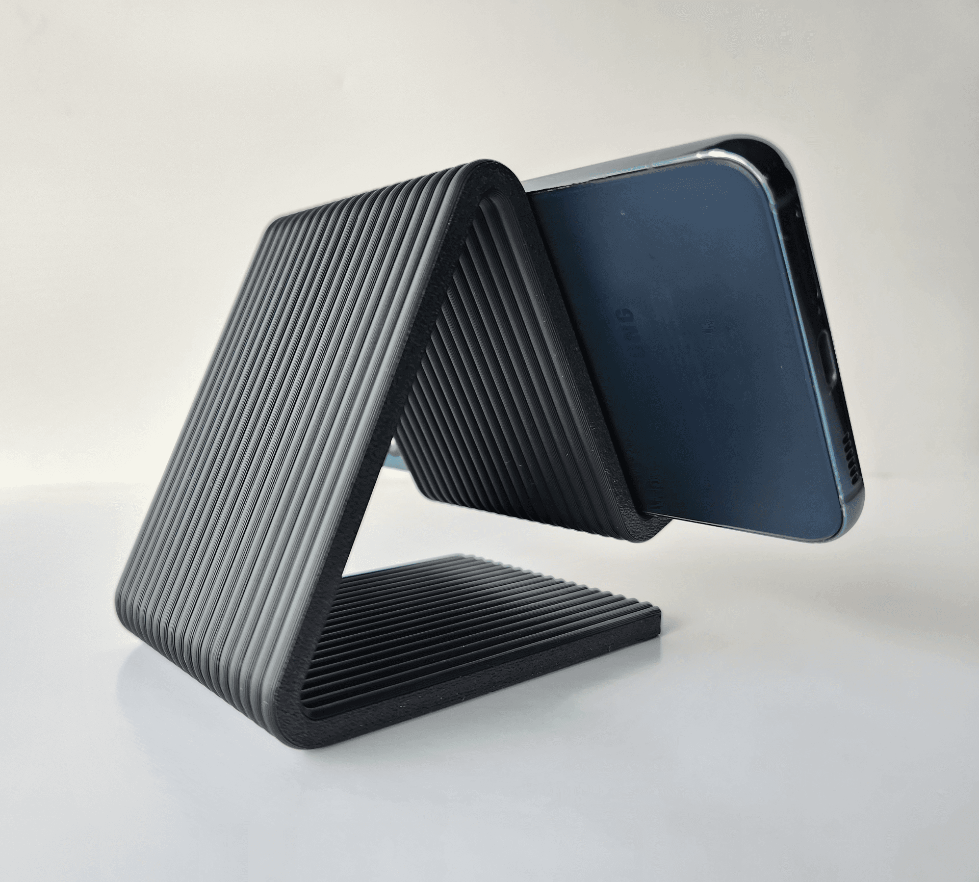Everyday Phone Stand – Simple & Sturdy
