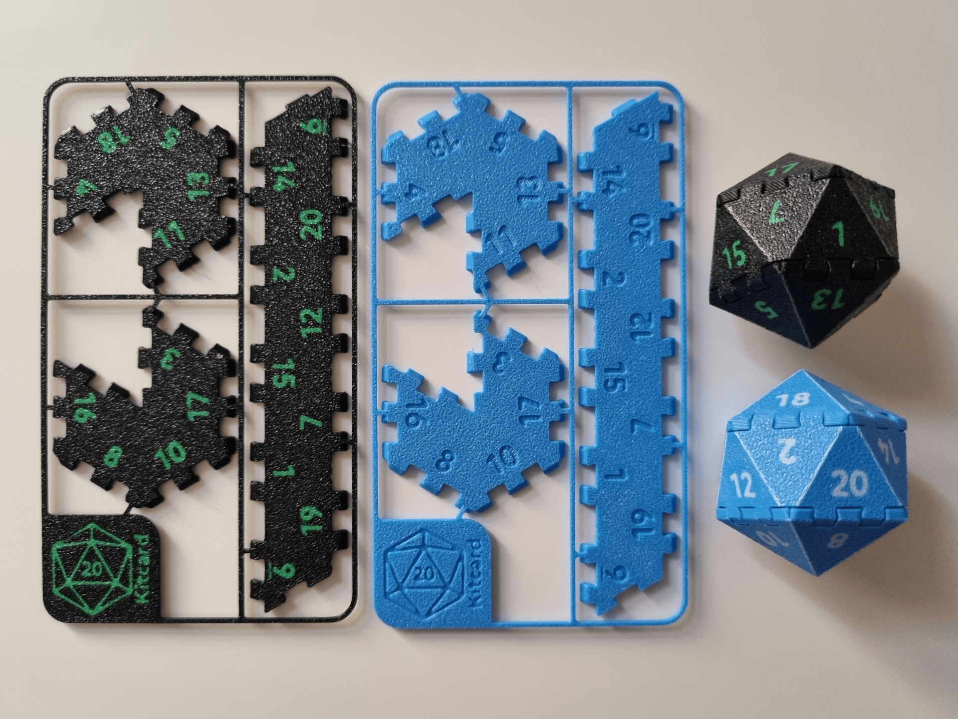 Jumbo D20 – Giant Kit-Card Dice