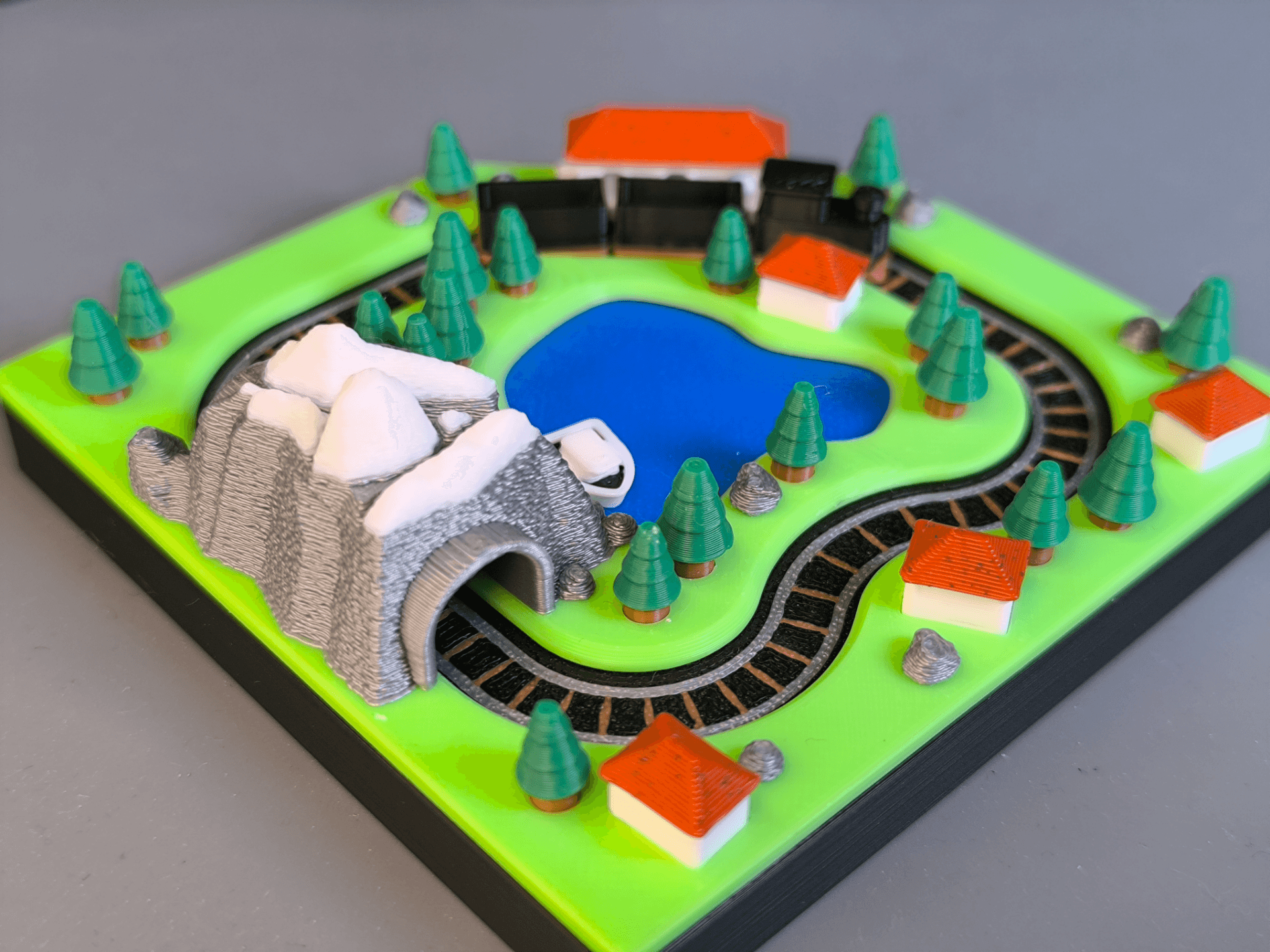Mini Train – Working Diorama Model