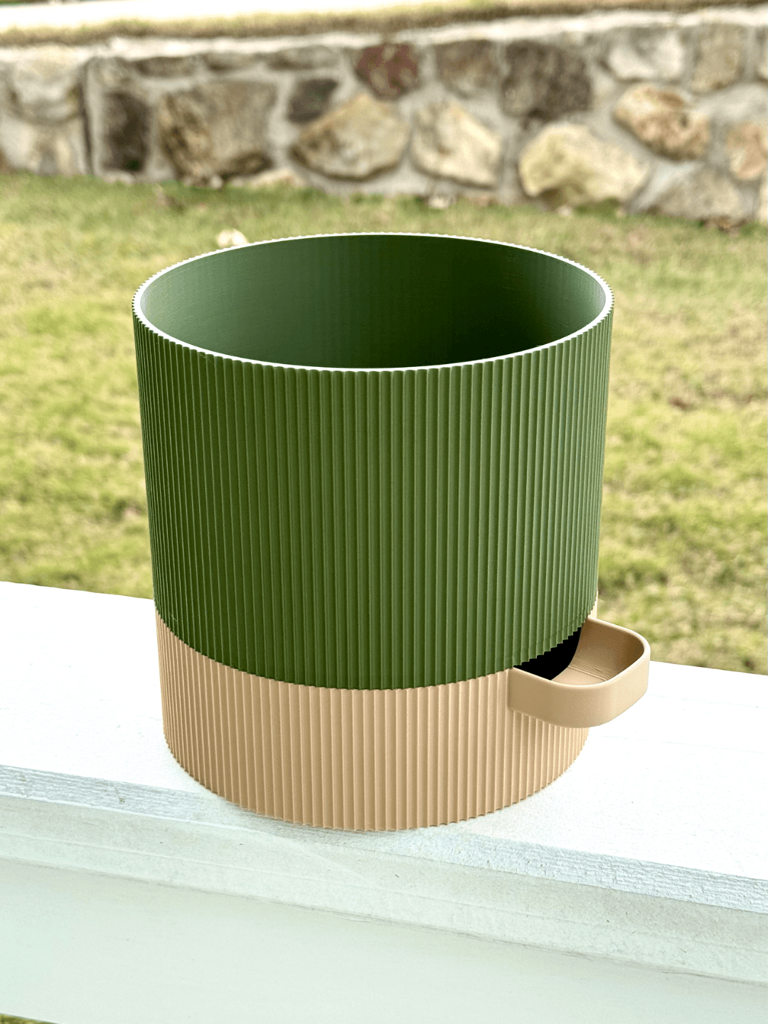 Ribbed Round Planter – Self-Watering Pot (Medium)